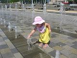2007-07-07.splash_fountain.02.seren-snyder.detroit_river_walk.mi.us.jpg