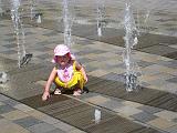 2007-07-07.splash_fountain.04.seren-snyder.detroit_river_walk.mi.us.jpg