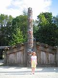 2004-07-15.anthropology_museum.house.totem_pole.small.nessa-snyder.2.vancouver.ca.jpg