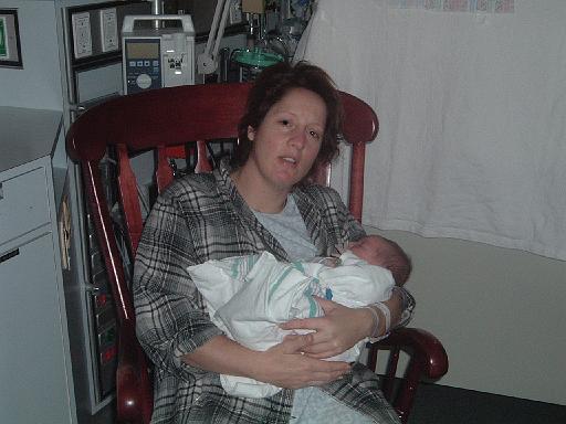 2005-11-24.portrait.hospital.baby_newborn.nessa-seren-snyder.4.southfield.mi.us 