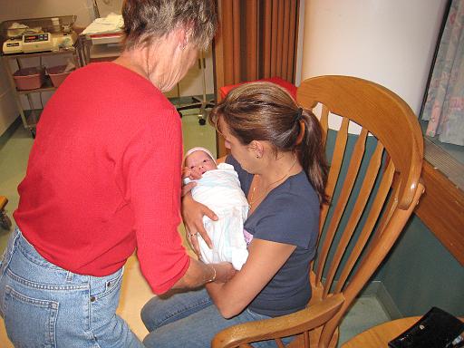 2007-07-25.portrait.hospital.baby_newborn.09.denise-ronan-snyder.southfield.mi.us 