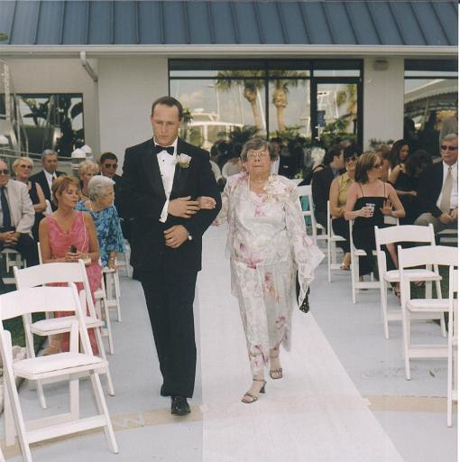 2002-05-11.wedding.kevin-nessa.procession.dom-oma.venice.fl.us 