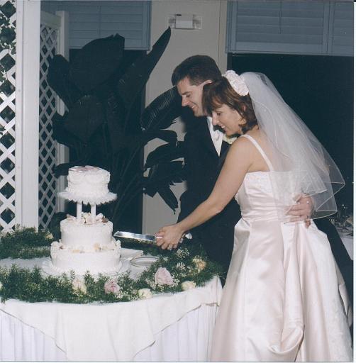 2002-05-11.wedding.kevin-nessa.reception.cake.kevin-nessa-snyder.2.venice.fl.us 