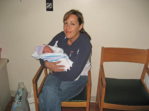 2007-07-26.portrait.hospital.baby_newborn.06.denise-ronan-snyder.southfield.mi.us 