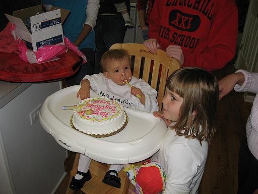 2006-11-19.seren.1yr_birthday.cake.13.seren-snyder.livonia.mi.us 