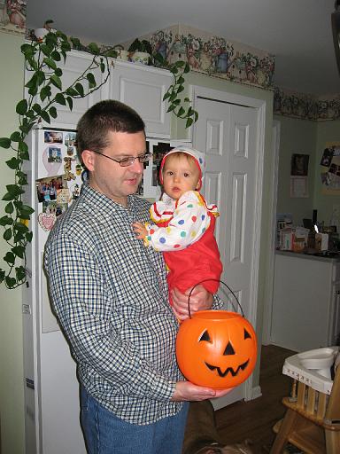2006-10-31.halloween.baby_11_months.kevin-seren-snyder.2.livonia.mi.us 