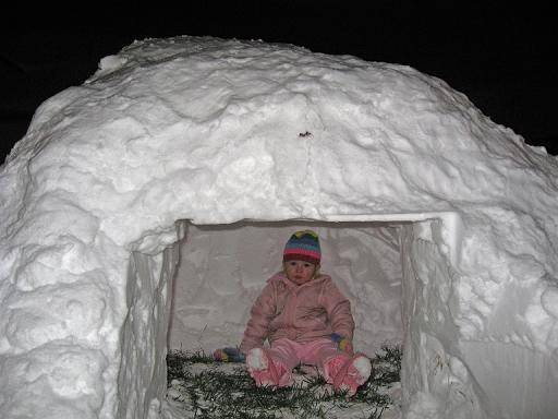 2007-12-16.snow_play.quinzhee.seren-snyder.15.livonia.mi.us 