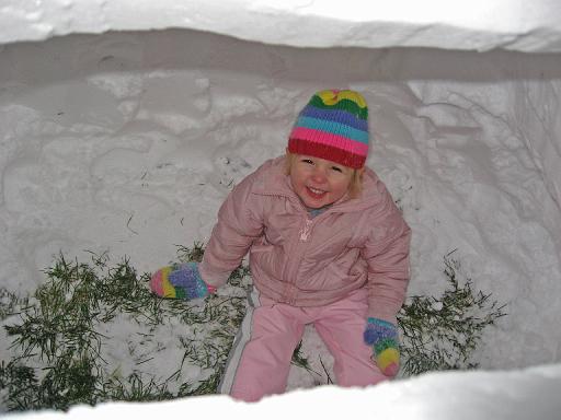 2007-12-16.snow_play.quinzhee.seren-snyder.17.fav.livonia.mi.us 
