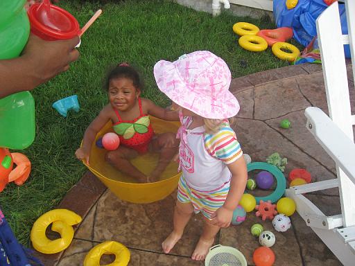 2007-08-02.water_play.sprinkler.livonia.seren-snyder.02.livonia.mi.us 