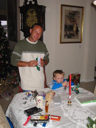 2004-12-25.opening_presents.dom-ethan.4.christmas.venice.fl.us 