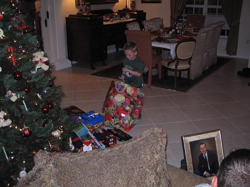 2004-12-25.opening_presents.ethan.2.christmas.venice.fl.us 
