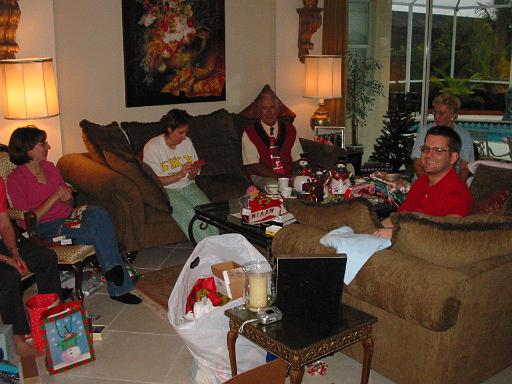 2004-12-25.opening_presents.everyone.snyder.3.christmas.venice.fl.us 