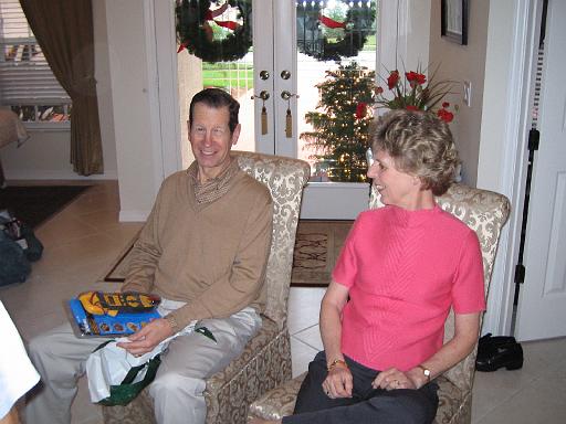 2004-12-25.opening_presents.wendy-sandy-snyder.2.christmas.venice.fl.us 