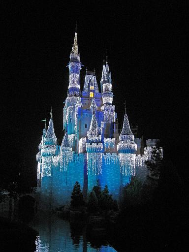 2007-12-23.castle.snow_white.10.magic_kingdom.disney.orlando.fl.us 