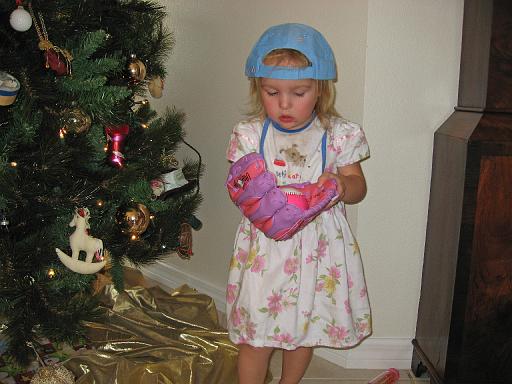 2007-12-25.christmas.playing.ball.02.seren-snyder.venice.fl.us 