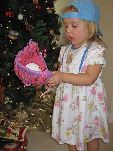 2007-12-25.christmas.playing.ball.04.seren-snyder.venice.fl.us 