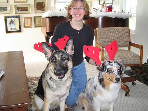 2003-12-25.reindeer.antlers.nancy-snyder-reisa-sidnee.christmas.bel_air.md.us 