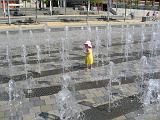 2007-07-07.splash_fountain.03.seren-snyder.detroit_river_walk.mi.us.jpg