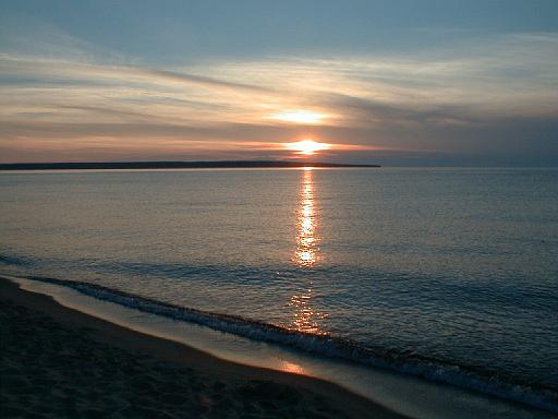 2000-07-06.beach.sunset.2.munising.mi.us 