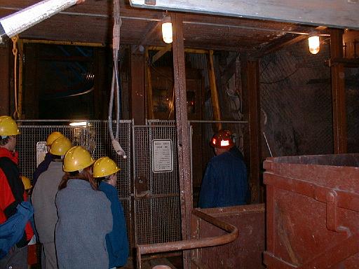 2001-07-00.level_27.mine_elevator.entering.2.soudan_mine.tower.mn.us 