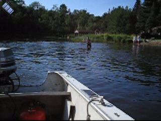 2005-08-16.waterskiing.kevin-snyder.failure.video.320x240-5.6meg.lake_cabin.cook.mn.us 