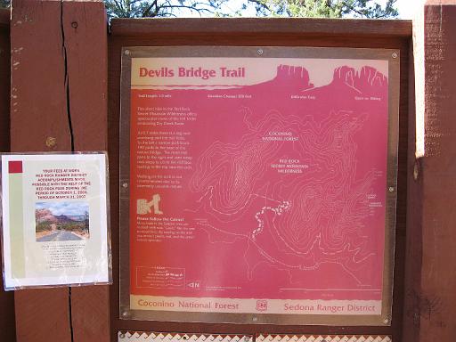 2007-11-20.devils_bridge_trail.pink_jeep.31.sedona.az.us 