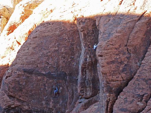 2007-11-24.calico_tanks_trail.29.mountain_climbers.red_rock_canyon.nv.us 
