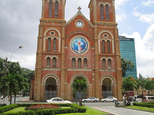 2004-07-02.notre_dame_cathedral.1.saigon.ho_chi_minh.vn 