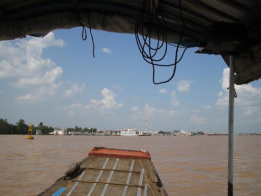 2004-07-05.mekong_delta.ferry_dock.3.my_tho.vn 