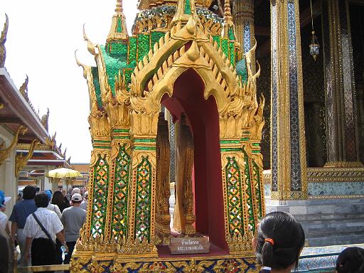 2004-07-09.grand_palace.temple.emerald_budda.1.fav.bangkok.th 