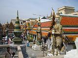 2004-07-09.grand_palace.temple.emerald_budda.guards.1.fav.bangkok.th